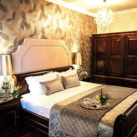 Fernhill House & Gardens 4*