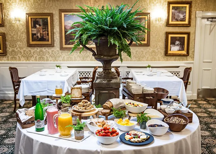 Fernhill House & Gardens 4*