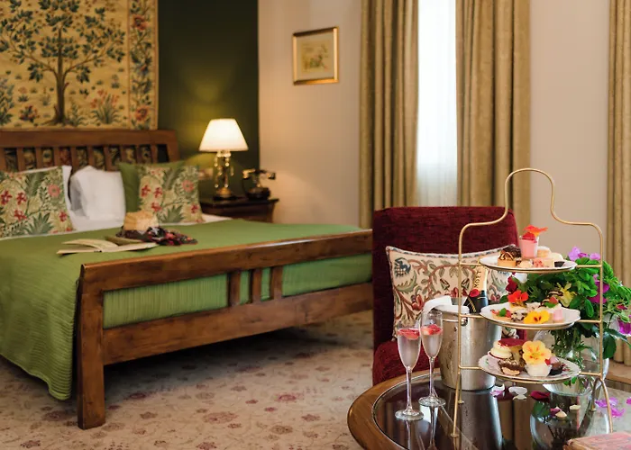 Fernhill House & Gardens